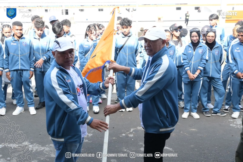 Bidik Gelar Juara Umum Kelima, Pemkot Ternate Lepas Kontingen POPDA XII ke Morotai