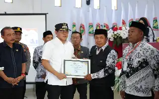 Bupati Parimo Minta Guru Adaptasi Teknologi AI dan Dampingi Penggunaan Gawai Anak