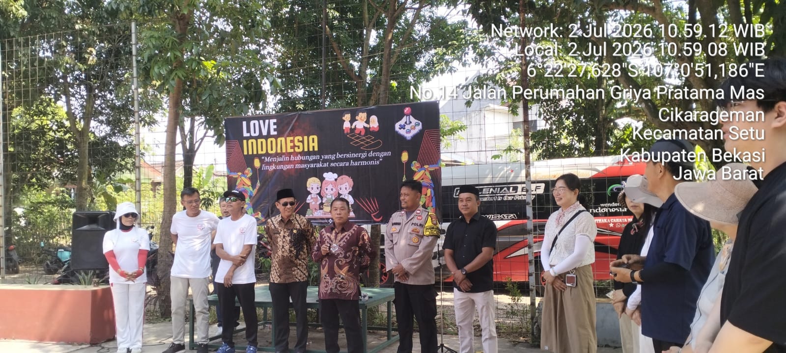 Pererat Sinergi, Bhabinkamtibmas Polsek Setu Gelar Olahraga Bersama Warga Cikarageman