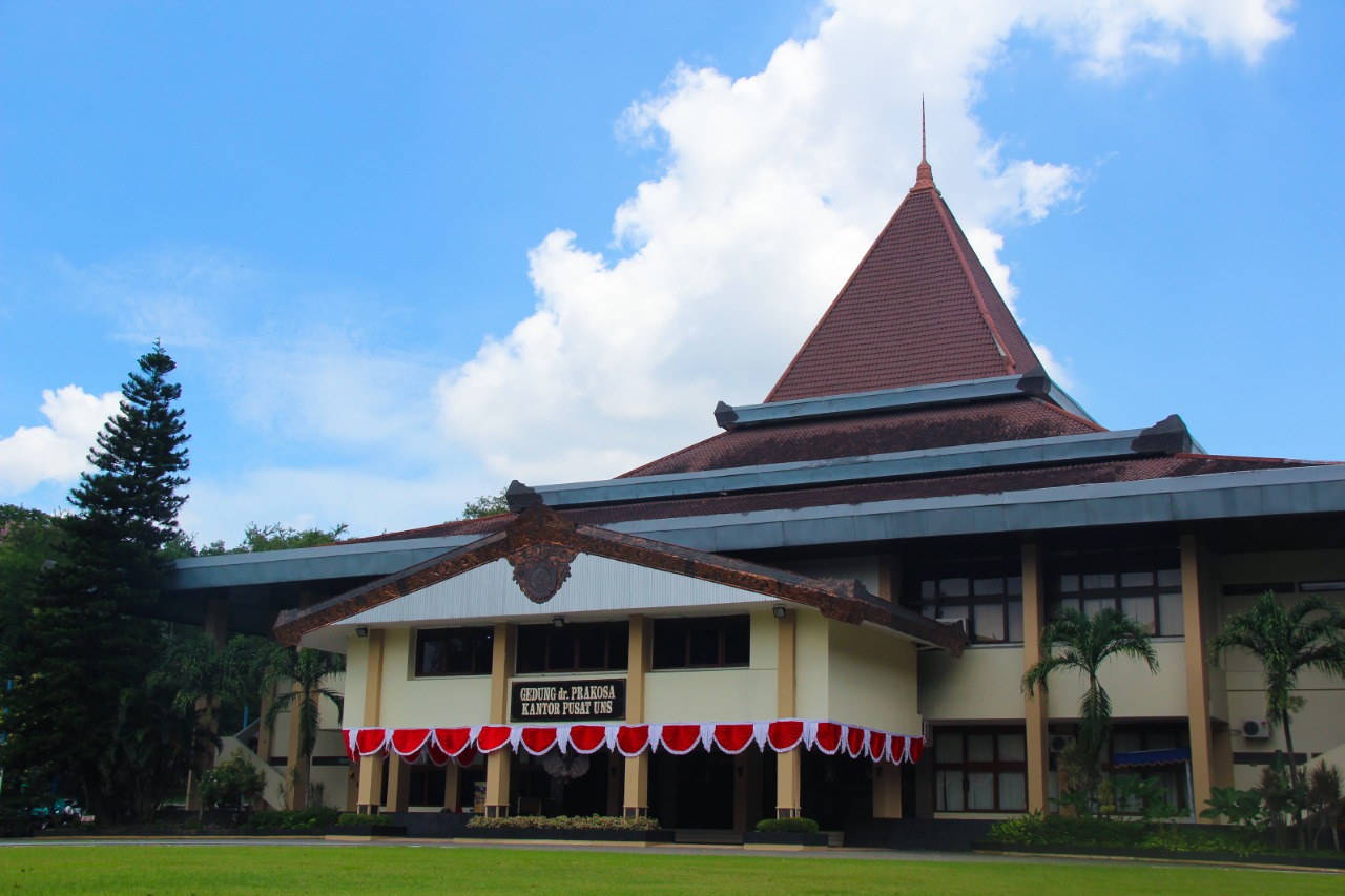 Tim Hibah UNS Edukasi Siswa SMA soal Literasi dan Pemanfaatan AI yang Bertanggung Jawab