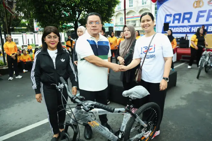 Wali Kota Wesly Silalahi Ramaikan Peringatan HUT Bhayangkara Ke-80 Melalui Jalan Santai dan Olahraga Bersama