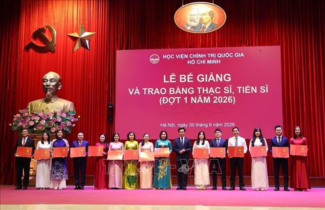 Akademi Politik Nasional Ho Chi Minh Kukuhkan 196 Lulusan Magister dan Doktor Angkatan Pertama 2026