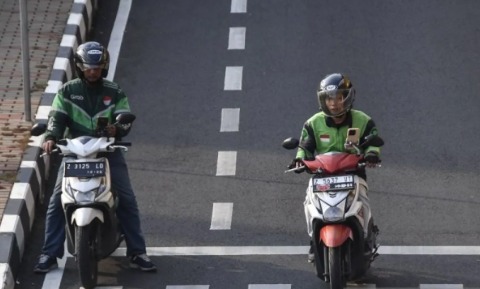 Kilas Balik Politik Sepekan: Komisi Ojol Turun Jadi 8 Persen, Satgas PHK, hingga Latsarmil untuk Manajer Koperasi Merah Putih