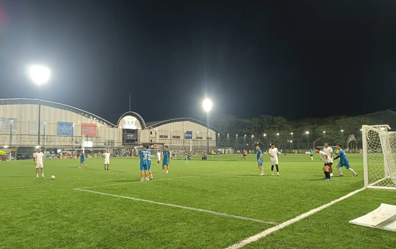 Tren Mini Soccer di Surabaya Melonjak, Pekerja dan Tenaga Kesehatan Ramai Turun ke Lapangan