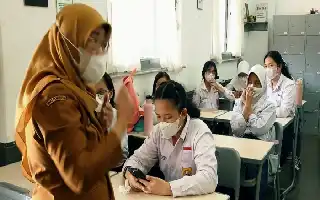 Antisipasi Sebaran Abu Vulkanik, SMPN 5 Bandung Wajibkan Masker dan Pindahkan Olahraga ke Ruang Tertutup