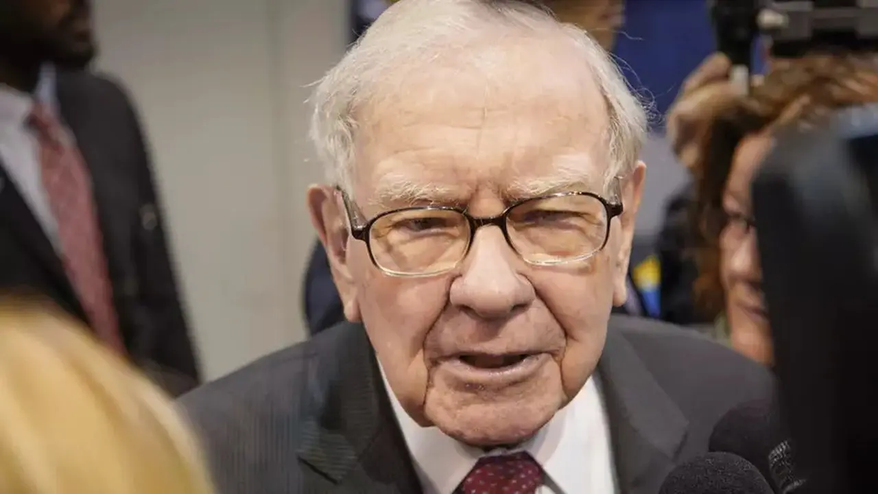 Strategi Investasi Warren Buffett: Kekuatan Waktu dan Kedisiplinan dalam Membangun Aset