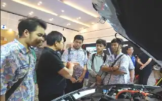 Lebih dari Sekadar Pameran, GIIAS Surabaya 2026 Jadi Wadah Edukasi Teknologi Bagi Ratusan Siswa