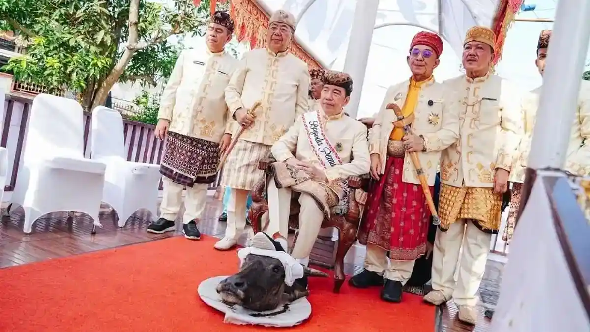 PDIP Kritik Keras Momen Jokowi Injak Kepala Kerbau di Ritual Adat Lampung, Dinilai Sarat Simbolisme Politik