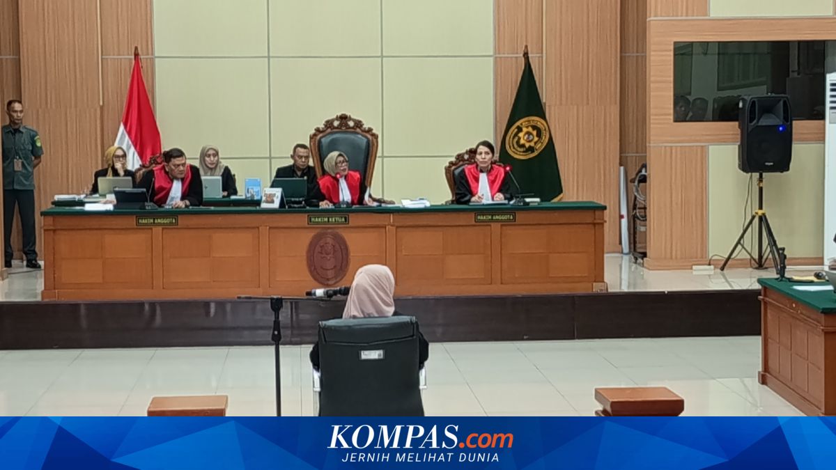 Dokter Tifa Disidang Terkait Tuduhan Ijazah Palsu Joko Widodo