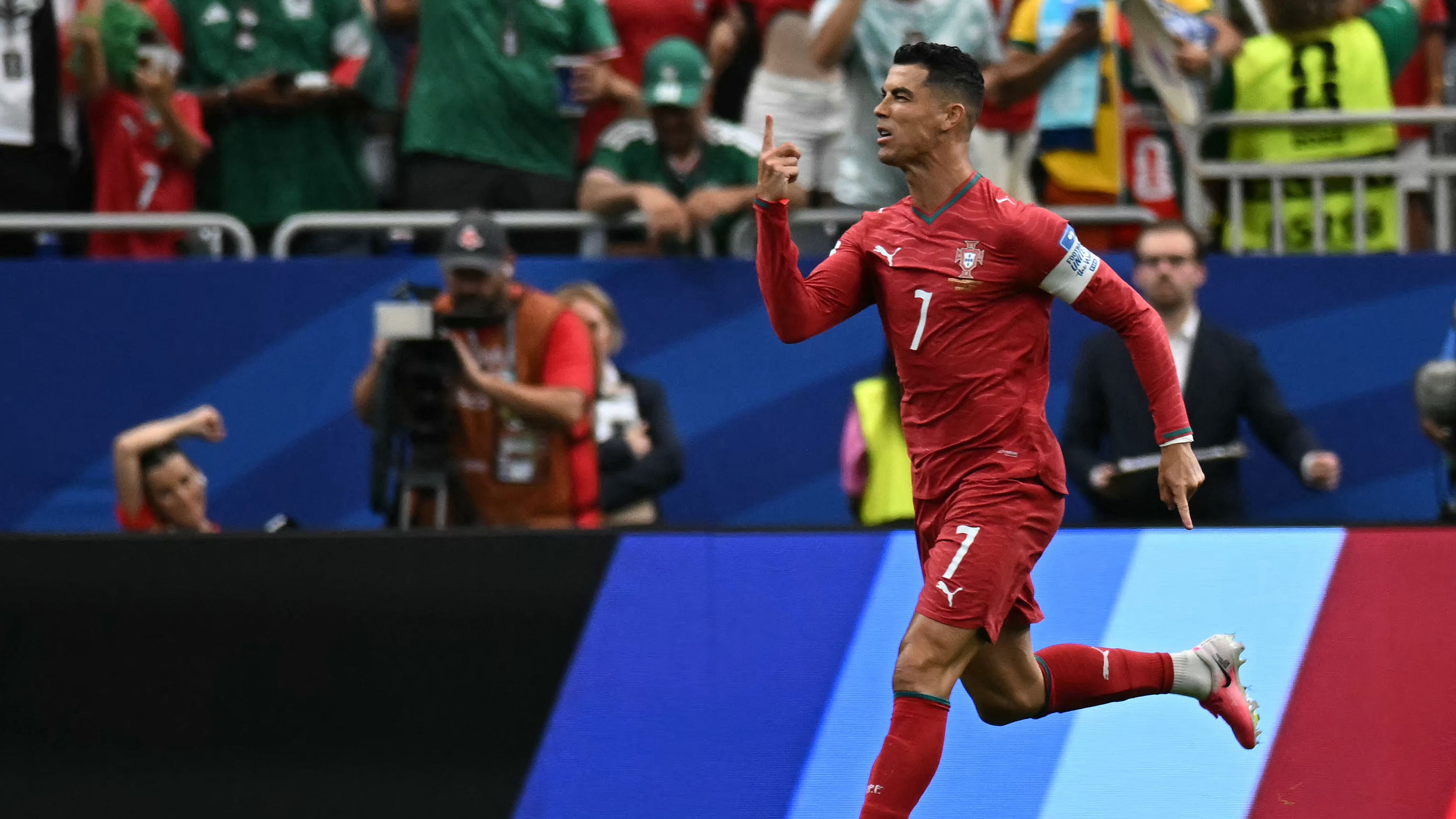 Ronaldo Ukir Sejarah: Pemain Pertama yang Cetak Gol di Enam Edisi Piala Dunia, Pecahkan Rekor Messi