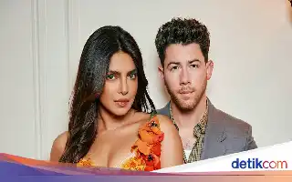 Tepis Rumor Keretakan, Priyanka Chopra dan Nick Jonas Tampil Serasi di Peragaan Busana Dior