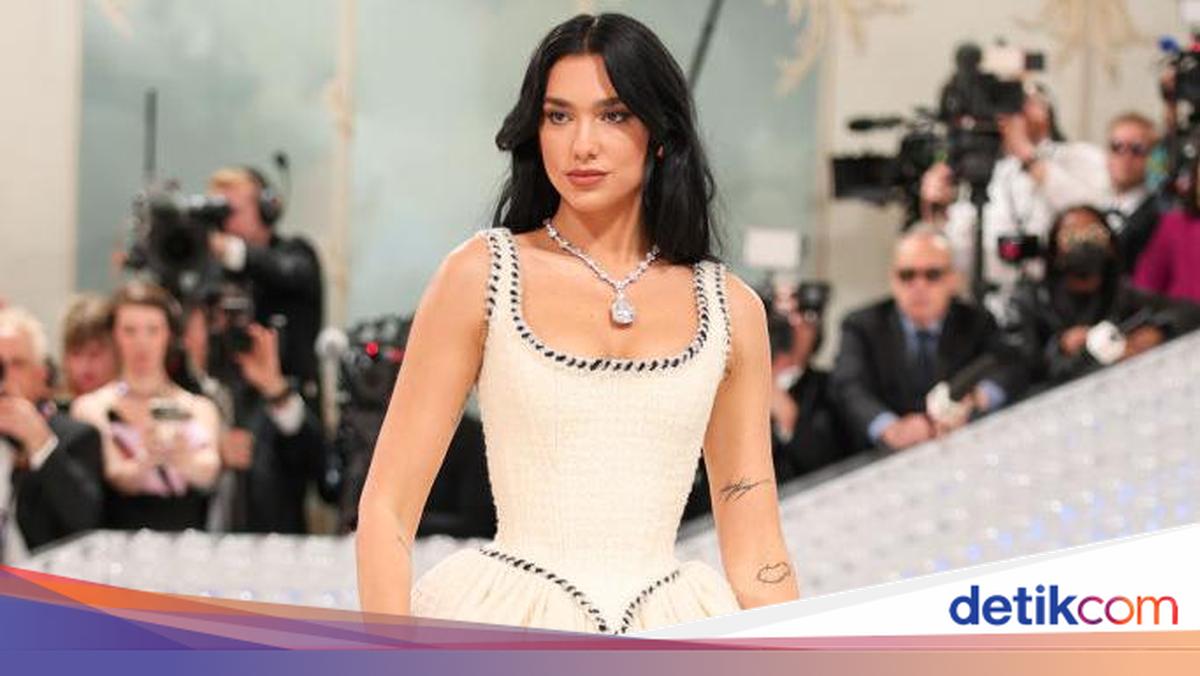 Dua Lipa Resmikan Manifesto Library, Ruang Baca Khusus Koleksi Buku Terlarang