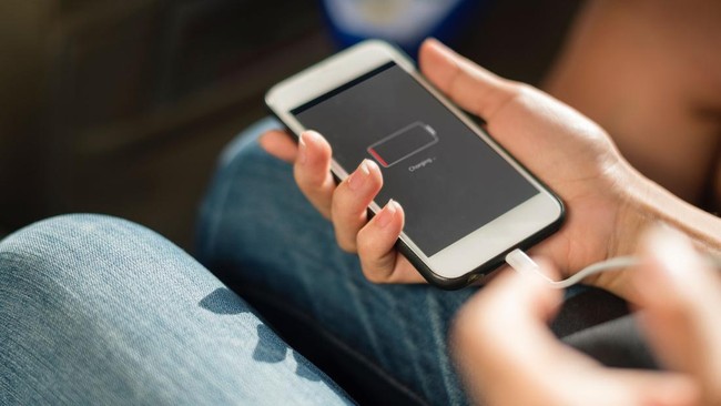 Waspada Modus Peretasan Melalui Kabel Charger dan Stasiun Pengisian Daya Umum