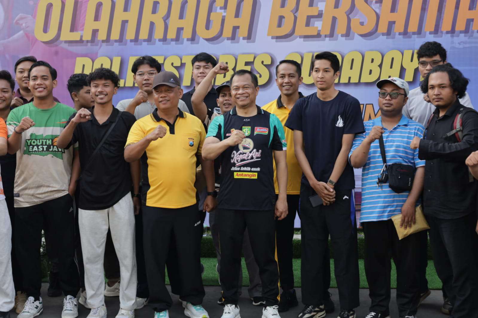Pererat Sinergi, Polrestabes Surabaya Gelar Olahraga Bersama dalam Perayaan Hari Bhayangkara ke-80
