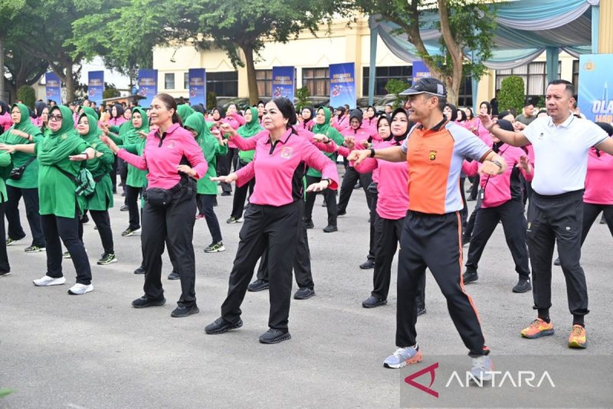 Polda Jambi Perkuat Sinergi TNI-Polri dan Warga Lewat Olahraga Bersama Jelang Hari Bhayangkara ke-80