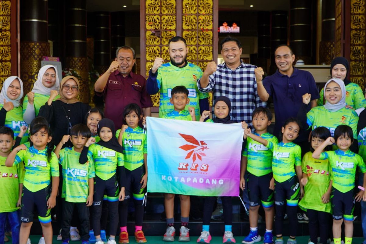 Dorong Pembentukan Karakter, Wali Kota Padang Lepas Kontingen Sepatu Roda ke Kejuaraan Nasional