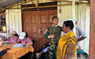 Sinergi Yonif 511/DY dan Tenaga Medis Dorong Layanan Kesehatan di Pedalaman Tolikara