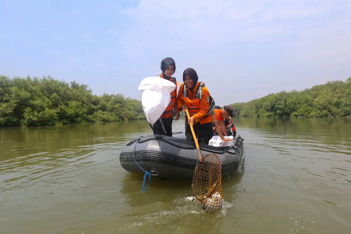 BRIDA Surabaya Kembangkan Pirolisis untuk Olah Sampah Plastik Mangrove Jadi Bahan Bakar