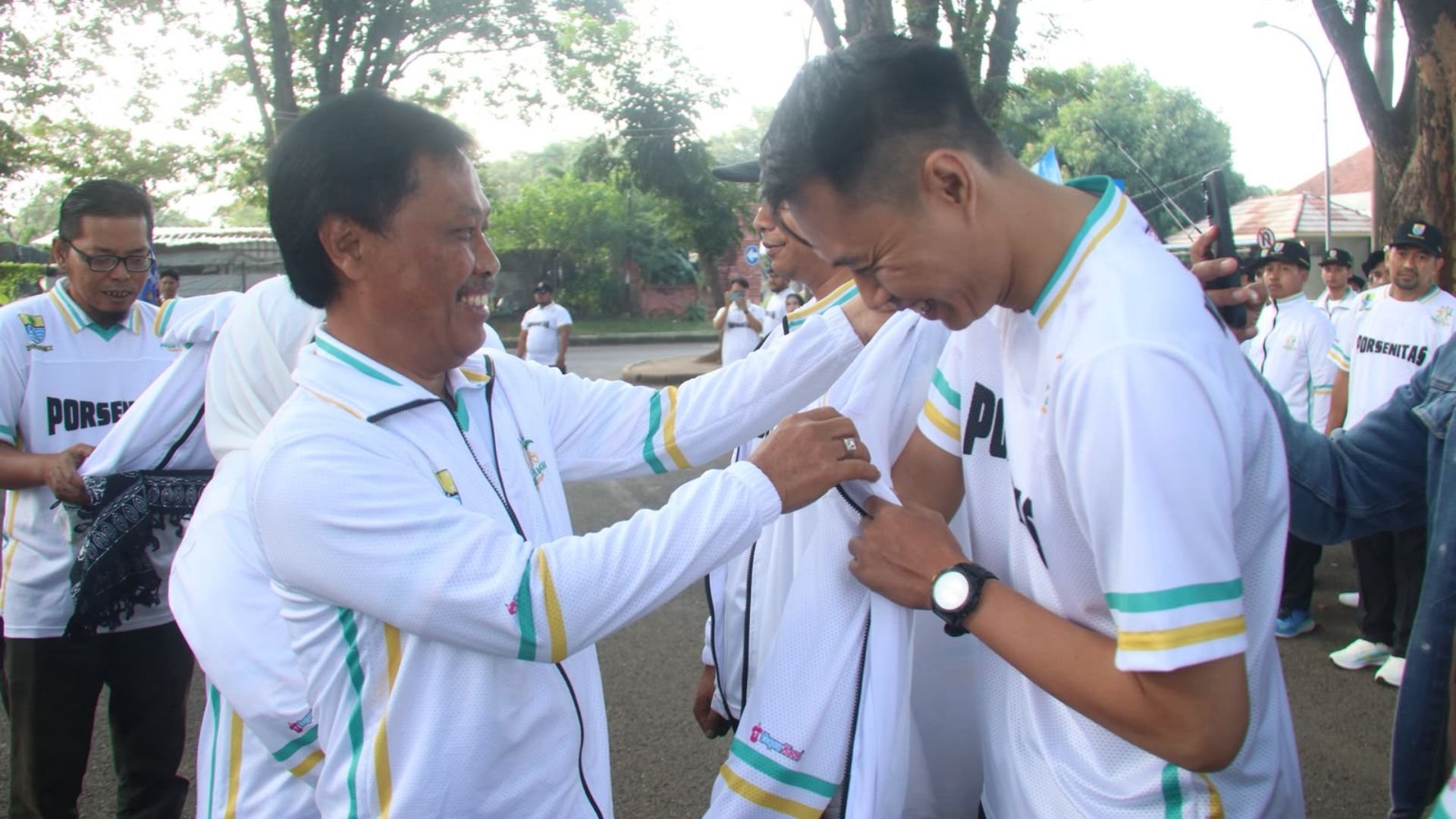 Pemkot Cirebon Lepas Kontingen Porsernitas XIII dan Apresiasi Atlet POPDA