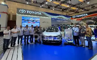 Toyota Boyong Land Cruiser 300 Hybrid dan Deretan Mobil Listrik Terbaru di GIIAS Surabaya 2026