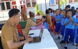 Upaya Deteksi Dini Kesehatan Anak, Puskesmas Oepoi Gelar Pemeriksaan Gratis di SDK Santa Maria Assumpta