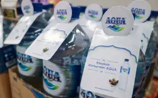 Peta Persaingan Bisnis Air Minum Kemasan Indonesia: Dominasi Aqua dan Tantangan Lingkungan