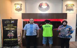 Polrestabes Surabaya Bongkar Rumah Kontrakan Penampungan Sabu di Sambikerep, Satu Pemuda Diringkus