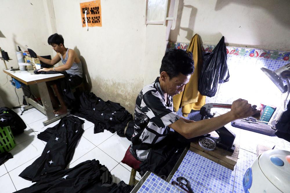 Transformasi Eks Buruh Tekstil: Mengubah Uang Pesangon Menjadi Industri Konveksi Mandiri