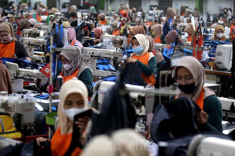 PMI Manufaktur Indonesia Kembali Kontraksi, Kemnaker Siapkan Mitigasi Lonjakan PHK