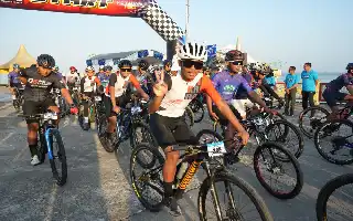 Padukan Olahraga dan Pariwisata, Ratusan Pesepeda Taklukkan Rute 100 KM di MTB Adventure Kotabaru 2026