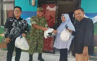 Dukung Kebugaran Siswa, Koramil Kramatwatu dan Mitra BGN Salurkan Bantuan Alat Olahraga