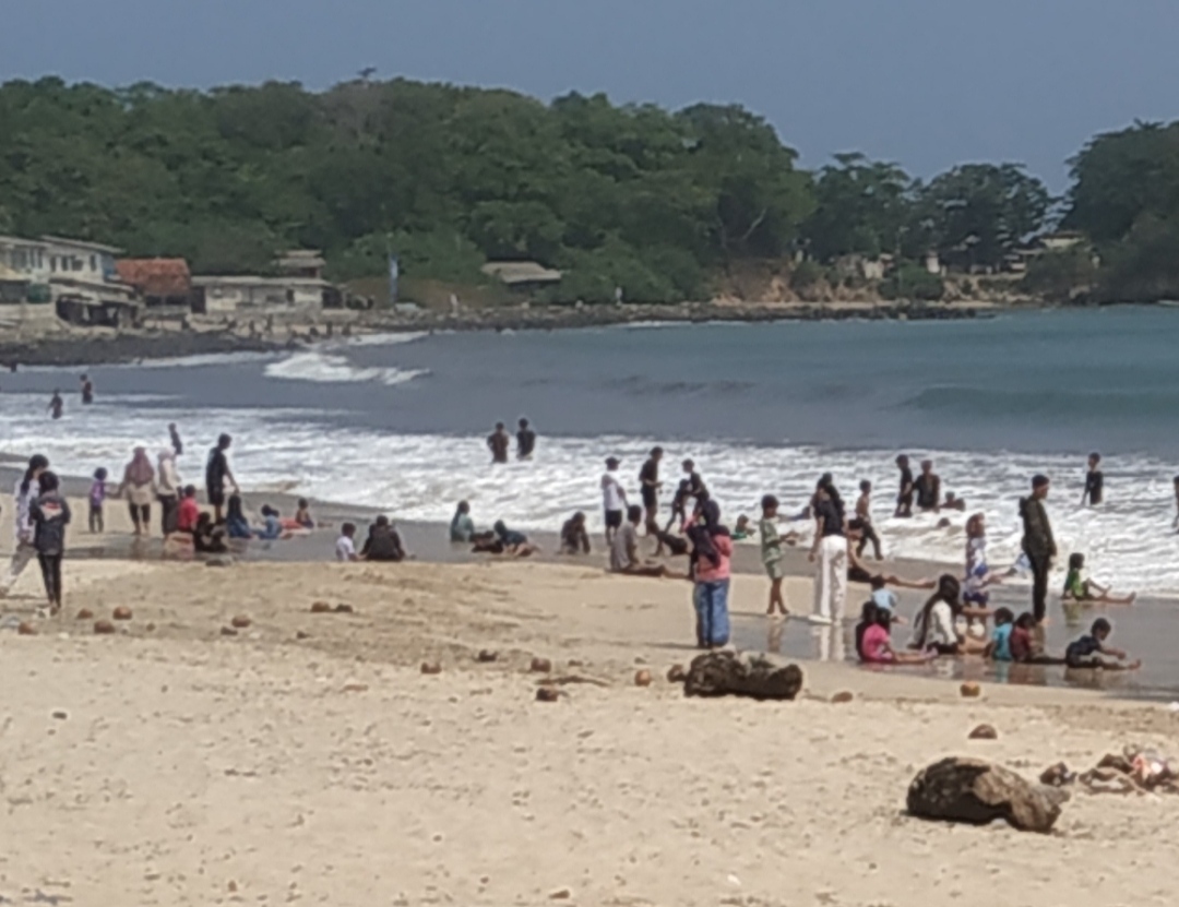 Nelayan Pantai Santolo Gelar Tradisi Tashakur dan Sosialisasi Perlindungan Sosial