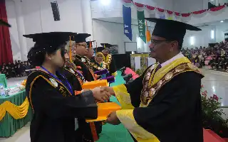 Rektor Unimed Lepas 2.133 Wisudawan, Dorong Penguasaan Teknologi Digital dan AI di Era Kompetitif