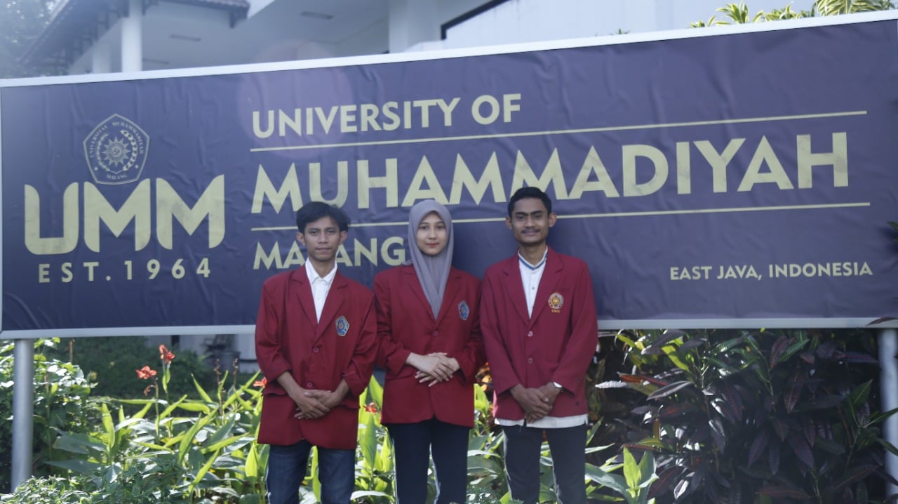 Tim Debat Fakultas Hukum UMM Raih Juara Pertama Kompetisi Debat Politik Nasional