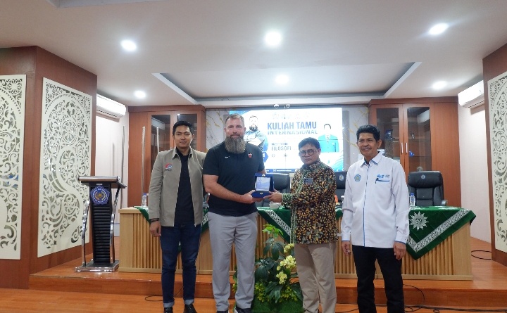 Filosofi Olahraga: Unismuh Makassar Hadirkan Kuliah Tamu Internasional untuk Bentuk Karakter Mahasiswa