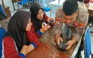 Tingkatkan Literasi Digital, Polres Pasuruan Edukasi Pelajar tentang Pemanfaatan Bijak Teknologi AI