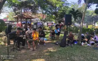 Geliat Seni di Taman Wijaya Kusuma: Komunitas Band Sampang Hidupkan Suasana CFD
