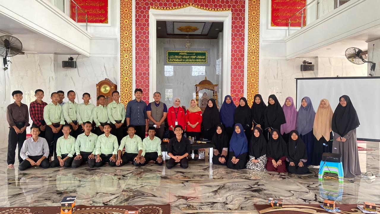 Dosen Hukum Bisnis IIB Darmajaya Sosialisasikan Protokol Keamanan di Ponpes Riyadhus Sholihin